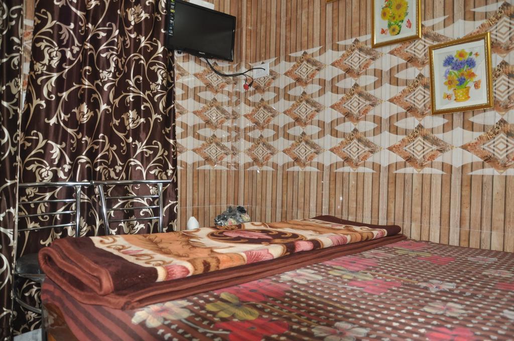 ג'לנדהר Hotel Pari מראה חיצוני תמונה